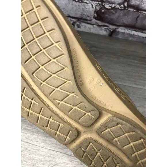 Oofos Oolala Camel Nude Rubber Thong Lightweight Sandals Women Sz 40EU/9M US