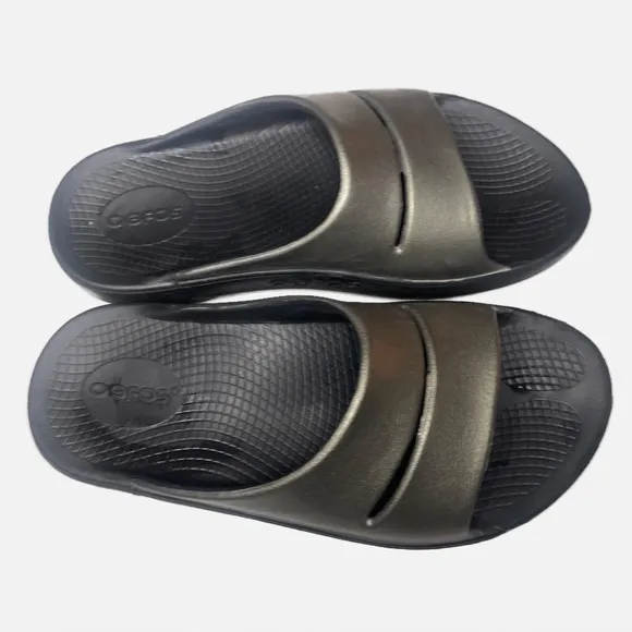 Oofos WOMEN'S OOAHH LUXE SLIDE SANDAL Black Metallic Slide Sandals size 7 EU38
