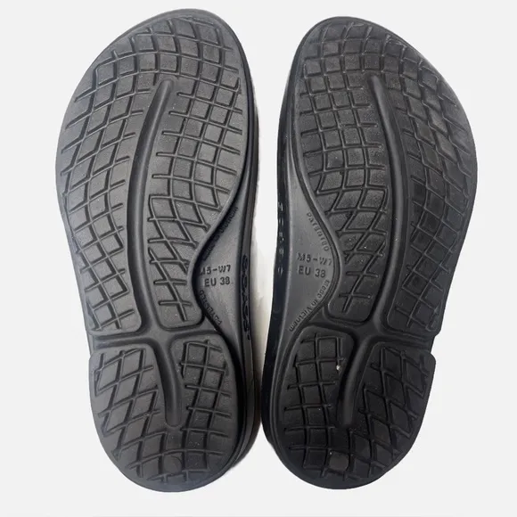 Oofos WOMEN'S OOAHH LUXE SLIDE SANDAL Black Metallic Slide Sandals size 7 EU38