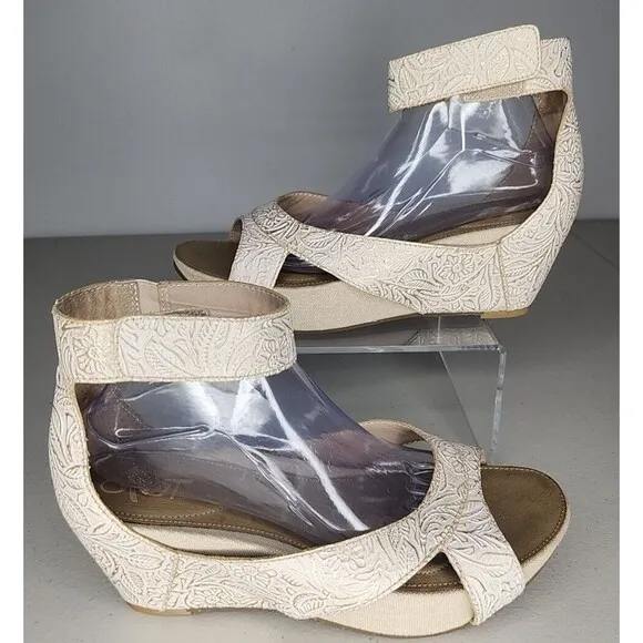 OTBT Hobart Embossed Leather Adjustable Ankle Strap Sandals Wedge Women 11M EUC