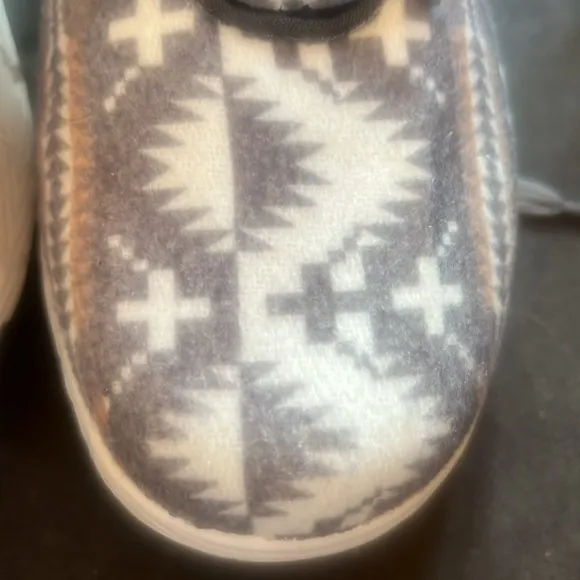 Pendleton felt athletic shoes NWT $90 SZ 10