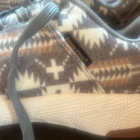 Pendleton felt athletic shoes NWT $90 SZ 10