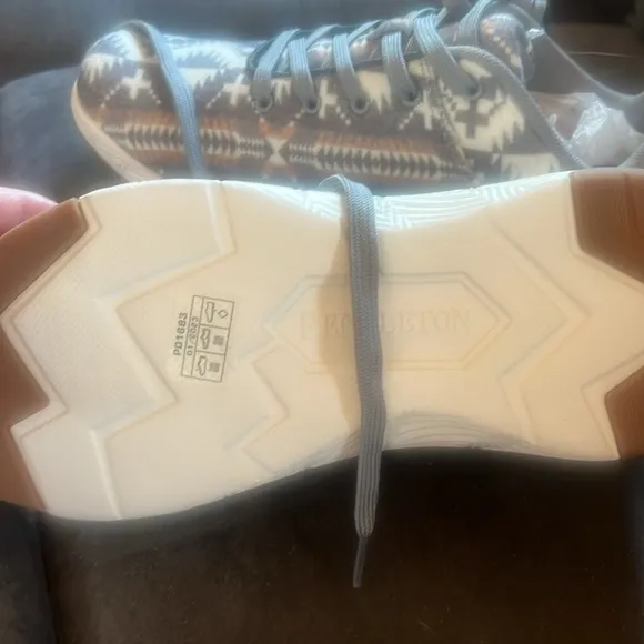 Pendleton felt athletic shoes NWT $90 SZ 10