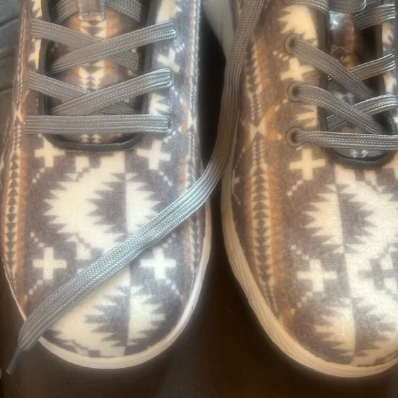 Pendleton felt athletic shoes NWT $90 SZ 10