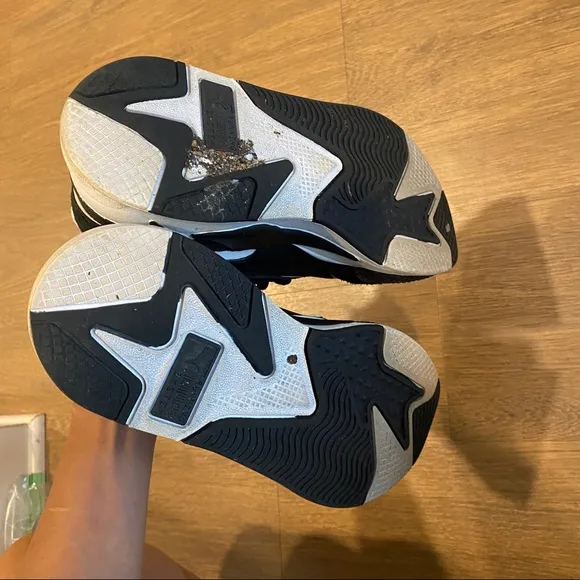 Puma RS-X Black &amp; White Dad Sneakers Size 6 Big Kids 8 Woman