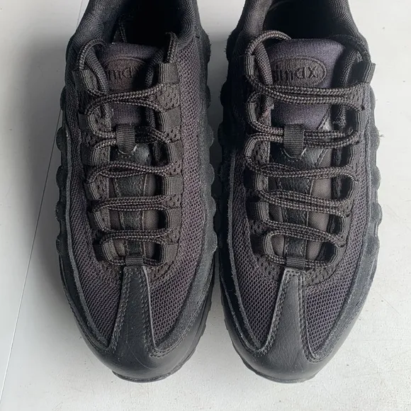 S368 Nike Air Max‎ 95 GS Athletic Shoes Triple Black Boys Size 6Y