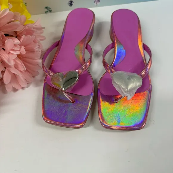 💖SALE IRIDESCENT HEART THONG SANDALS