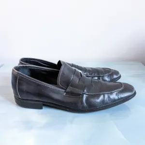 Salvatore Ferragamo black leather shoes / loafers