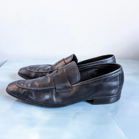 Salvatore Ferragamo black leather shoes / loafers
