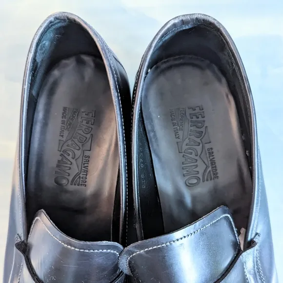 Salvatore Ferragamo black leather shoes / loafers