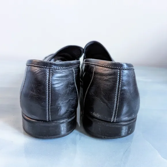 Salvatore Ferragamo black leather shoes / loafers