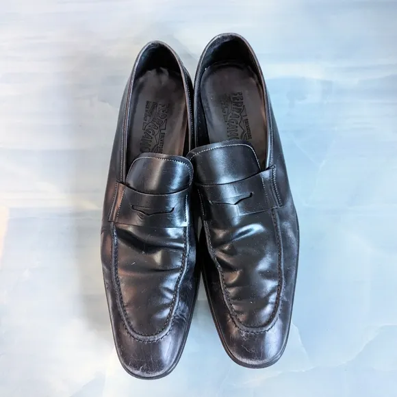 Salvatore Ferragamo black leather shoes / loafers