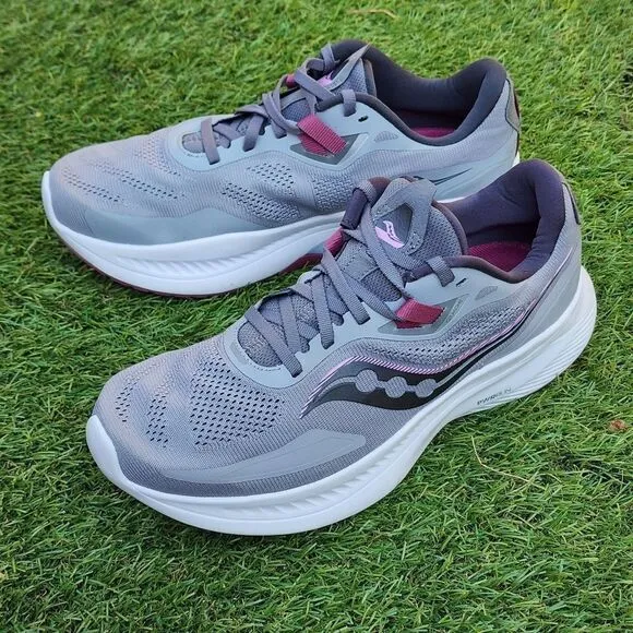 SAUCONY GUIDE 15 - Women's Athletic Shoes - SIZE 10
