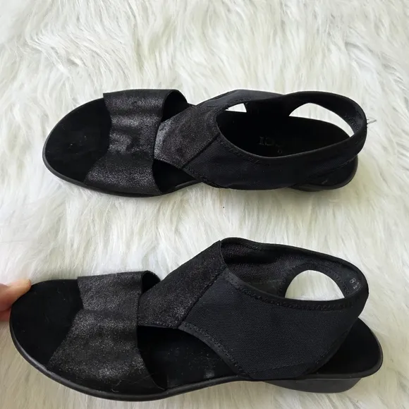 Sesto Meucci Made In Italy  Leather Black Strappy Sandals Size 8.5