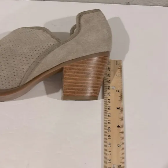 Seychelles Sashay Taupe Suede Leather Ankle Bootie - Size 8.5
