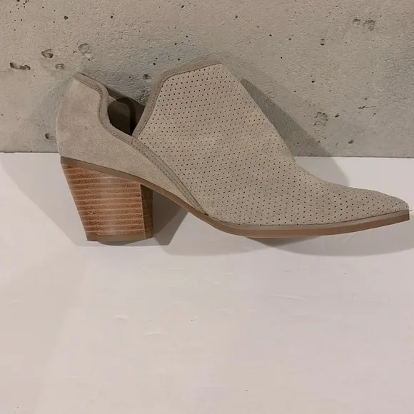 Seychelles Sashay Taupe Suede Leather Ankle Bootie - Size 8.5