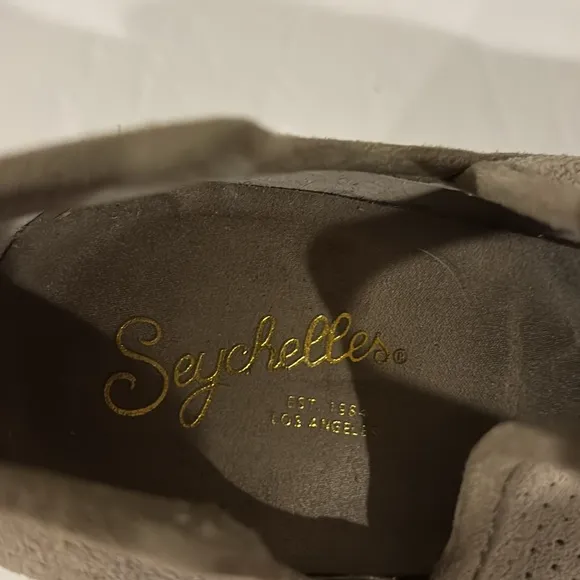 Seychelles Sashay Taupe Suede Leather Ankle Bootie - Size 8.5