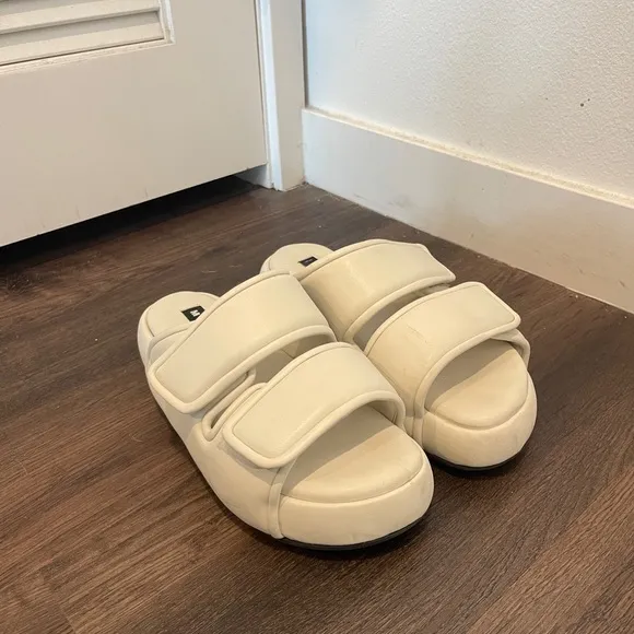 SIMON MILLER Cro Sandals - White