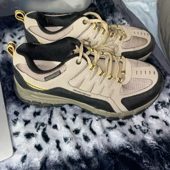 Skechers Men's Tan and Black Athletic Shoes