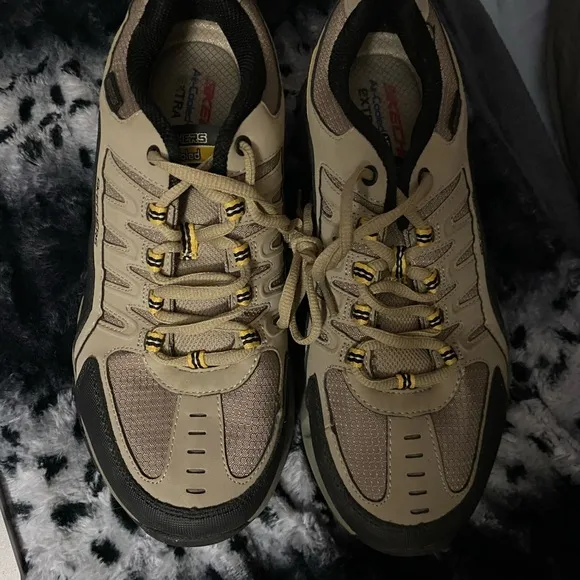 Skechers Men's Tan and Black Athletic Shoes