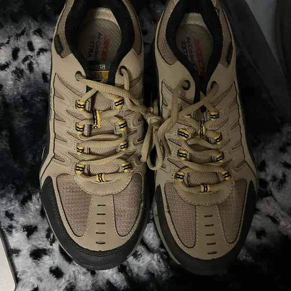 Skechers Men's Tan and Black Athletic Shoes