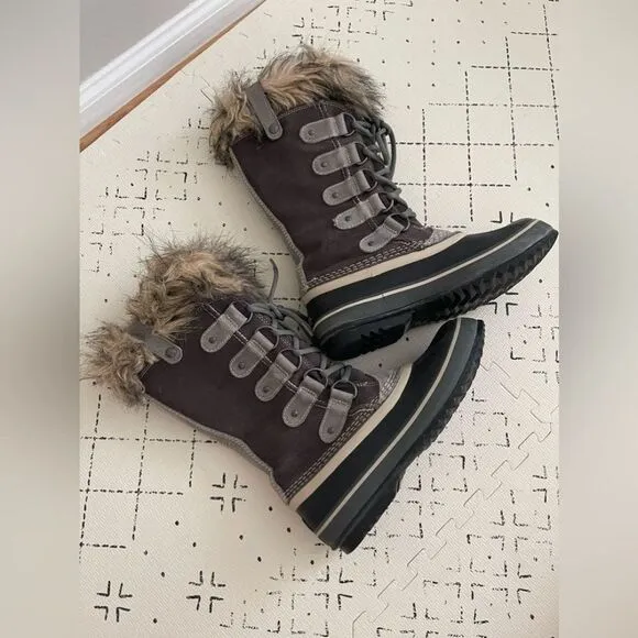 Sorel Joan of arctic faux fur cuff winter waterproof‎ boots size 6