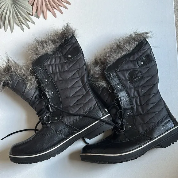 Sorel Women’s Faux Fur Waterproof Winter Boots - 11