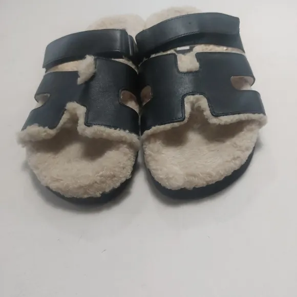 STEVE MADDEN Black and Cream Fuzzy Sandals Size 10