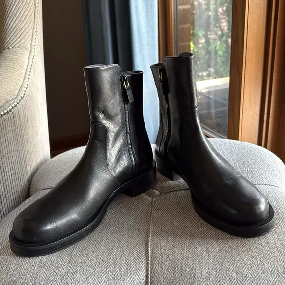 STUART WEITZMAN SADIE LEATHER BOOTIE