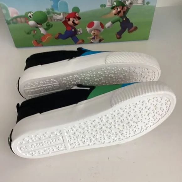 SUPER MARIO BROTHERS LUIGI LOW SNEAKERS SHOES BOYS OR GIRLS DIFFERENT SIZES