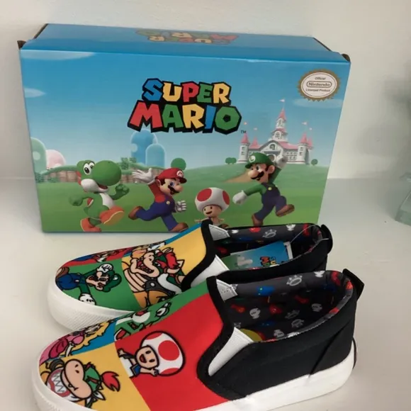 SUPER MARIO BROTHERS LUIGI LOW SNEAKERS SHOES BOYS OR GIRLS DIFFERENT SIZES