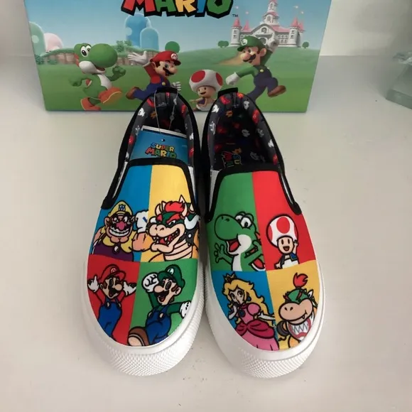 SUPER MARIO BROTHERS LUIGI LOW SNEAKERS SHOES BOYS OR GIRLS DIFFERENT SIZES