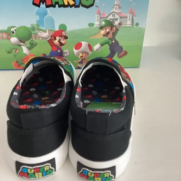 SUPER MARIO BROTHERS LUIGI LOW SNEAKERS SHOES BOYS OR GIRLS DIFFERENT SIZES