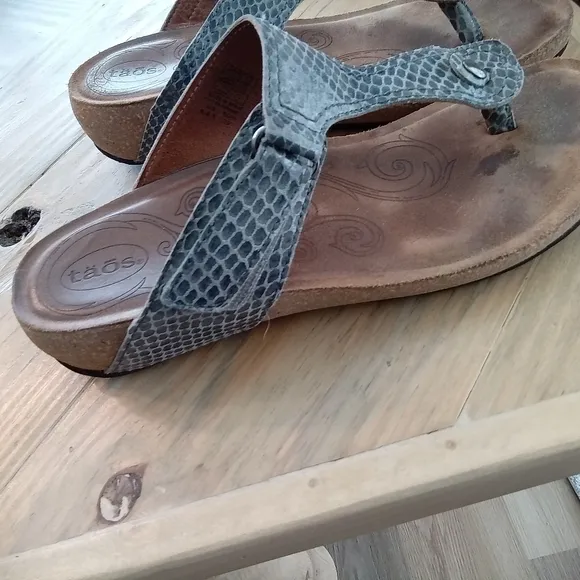 Taos Lucy Thongs Grey Snakeskin 8-8.5