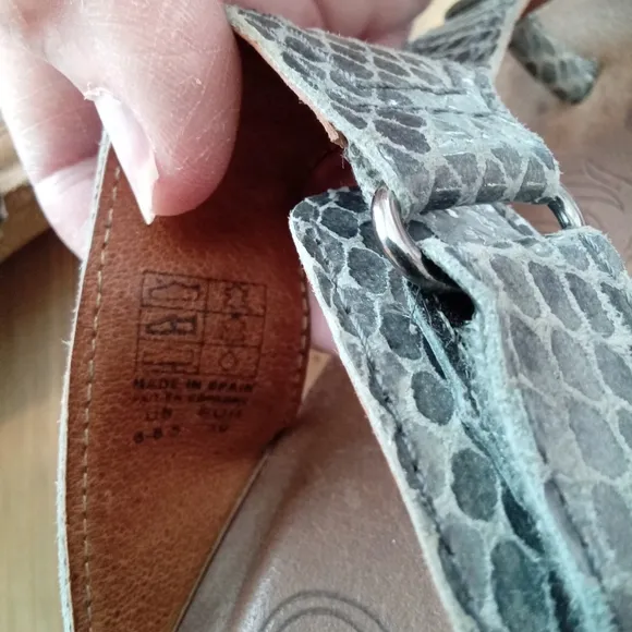 Taos Lucy Thongs Grey Snakeskin 8-8.5