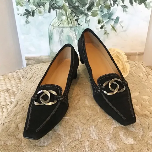 Tod’s Black Suede Metal Logo Block Heel Pumps Size EU 38.5/US 8.5, EUC