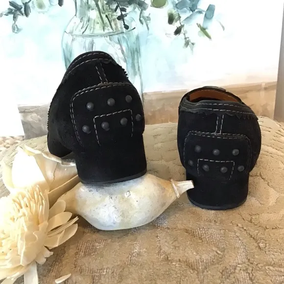 Tod’s Black Suede Metal Logo Block Heel Pumps Size EU 38.5/US 8.5, EUC