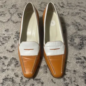 TODS Italian Leather Dress Shoe Size 8, classy and elegant good shape