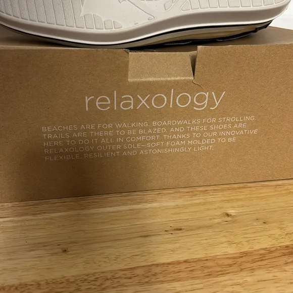 TOMMY BAHAMA Relaxology Rester Blue Cream Boat Shoes Moccasin Lacing  size 8