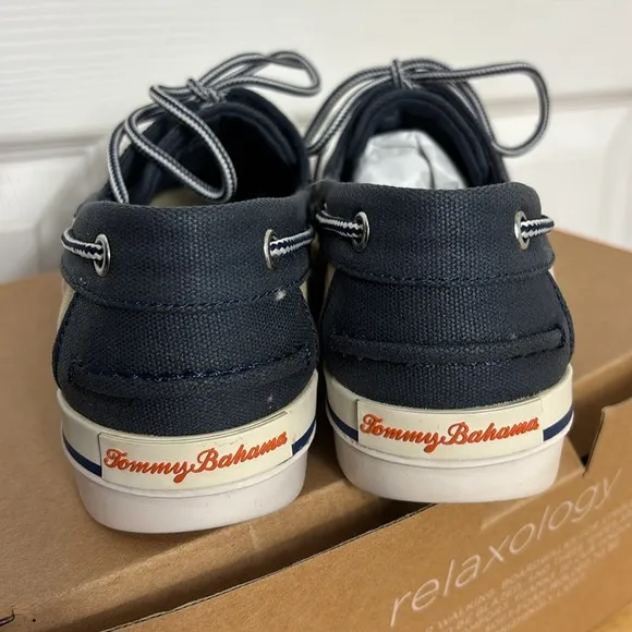 TOMMY BAHAMA Relaxology Rester Blue Cream Boat Shoes Moccasin Lacing  size 8