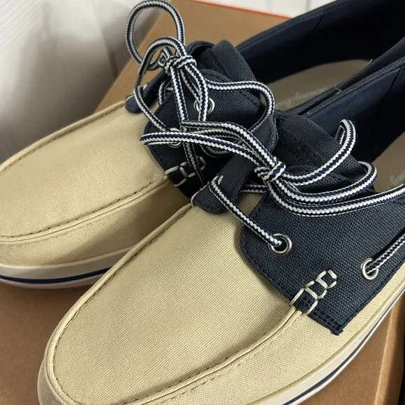 TOMMY BAHAMA Relaxology Rester Blue Cream Boat Shoes Moccasin Lacing  size 8