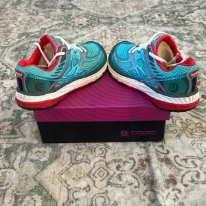 Topo Athletic shoes size 6