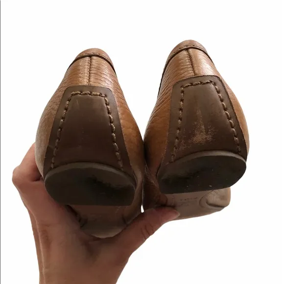 Tory Burch tan flat casual sandals