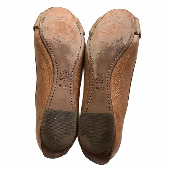 Tory Burch tan flat casual sandals