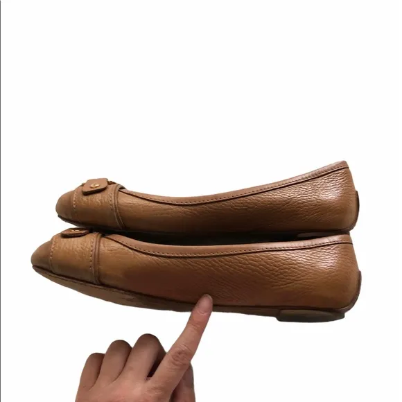 Tory Burch tan flat casual sandals