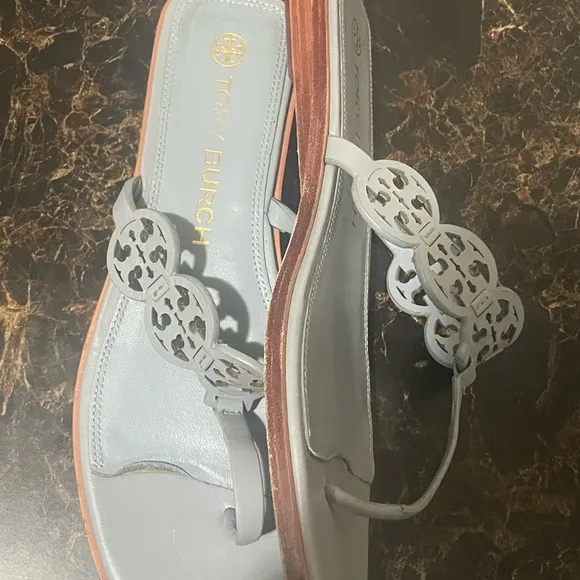 TORY BURCH Tiny Miller Medallion Logo Leather Wedge Thong Sandals Sz 11