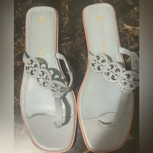 TORY BURCH Tiny Miller Medallion Logo Leather Wedge Thong Sandals Sz 11