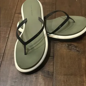 Tory Burch Women's Black and White Flip Flops