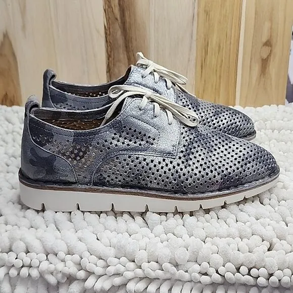 ☆TRASK☆LENA PERFERATED CAMO LACE-UP POINTED SNEAKERS GREY/SILVER LADIES 8.0 🔥