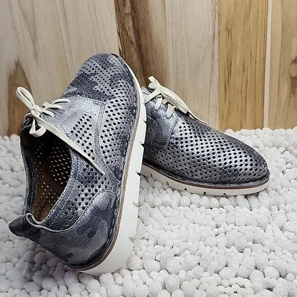 ☆TRASK☆LENA PERFERATED CAMO LACE-UP POINTED SNEAKERS GREY/SILVER LADIES 8.0 🔥